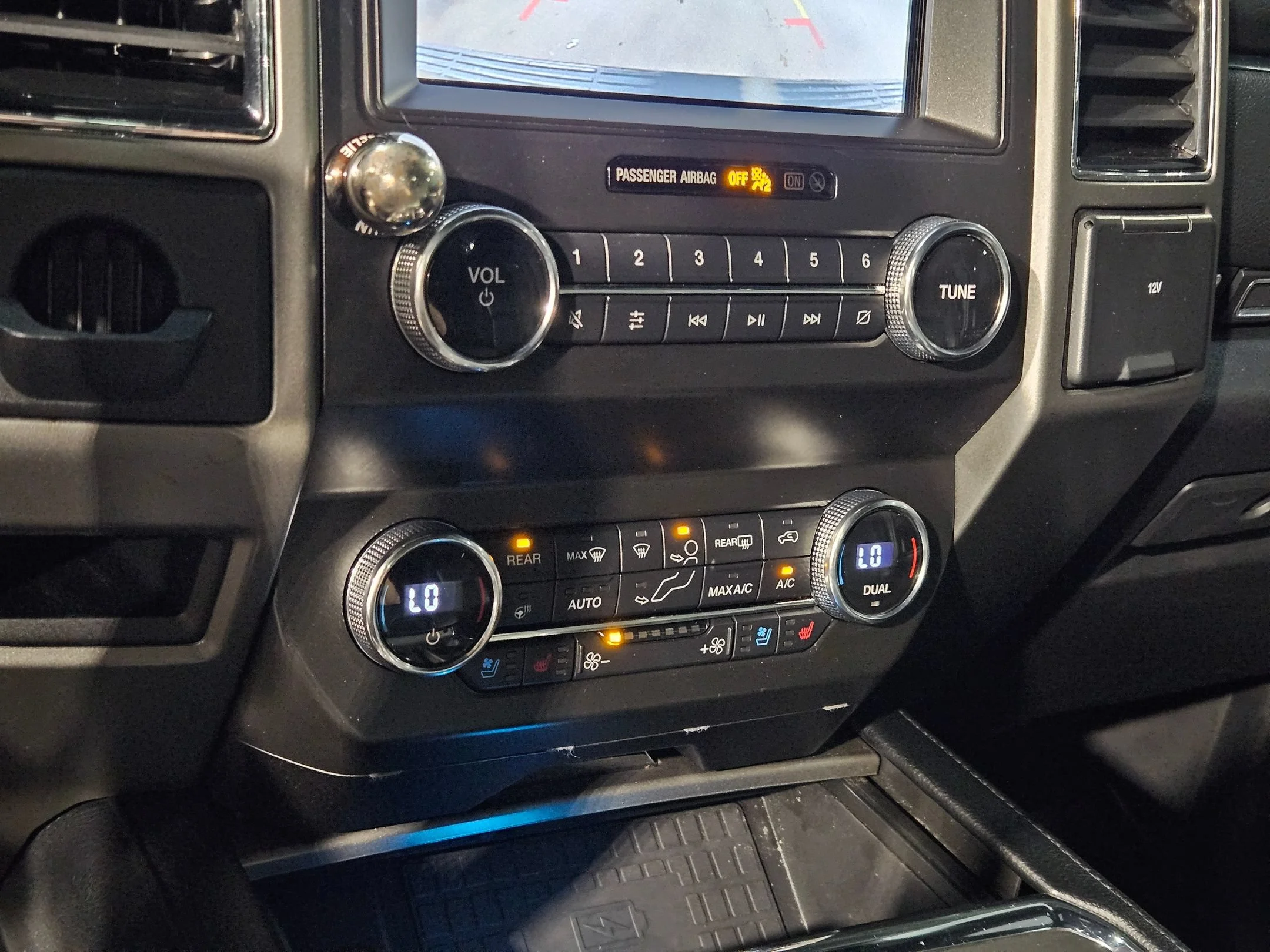 Used 2020 Agate Black Ford XLT image 32