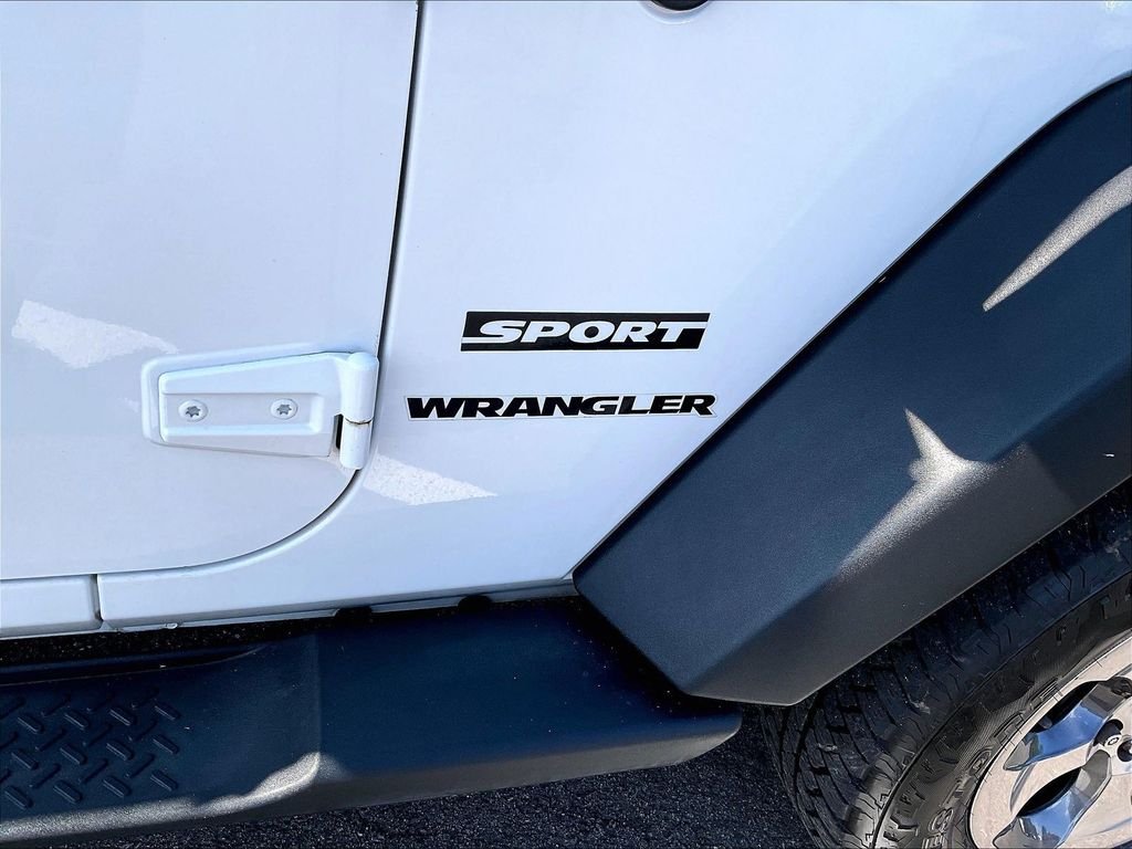 Used 2014 White Jeep Sport image 25