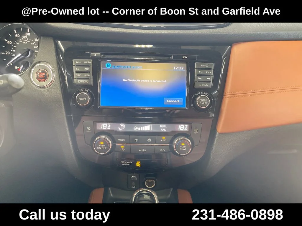 Used 2017  Nissan SL image 18