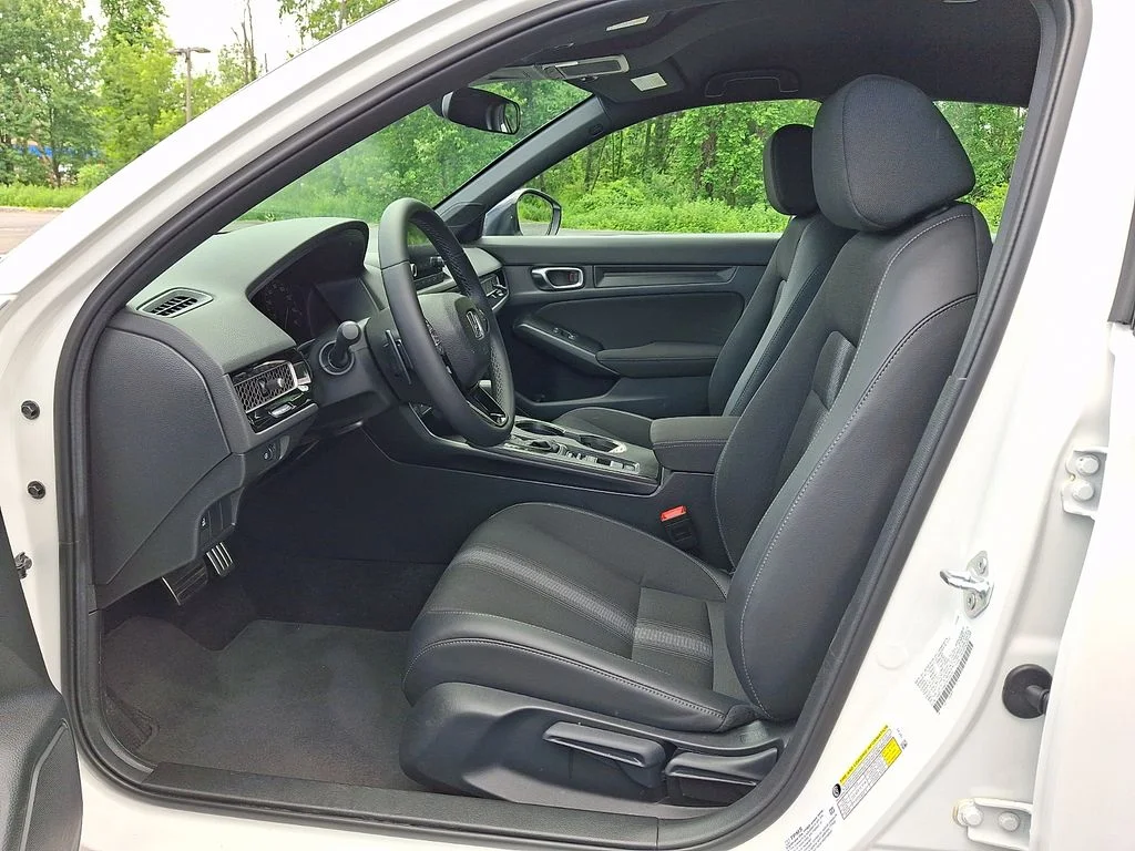 2026 Honda Civic Hatchback Sport - Photo 13