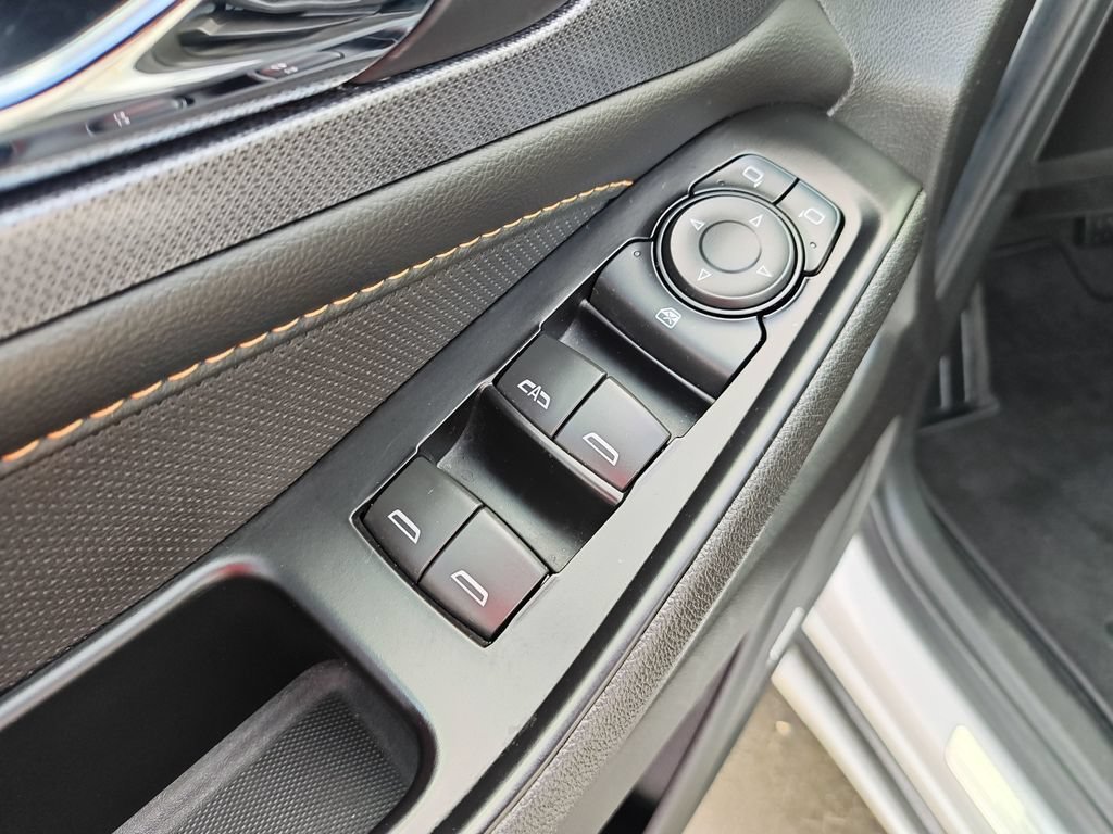 Used 2020 IRIDESCENT PEARL TRICOAT Chevrolet Premier image 11