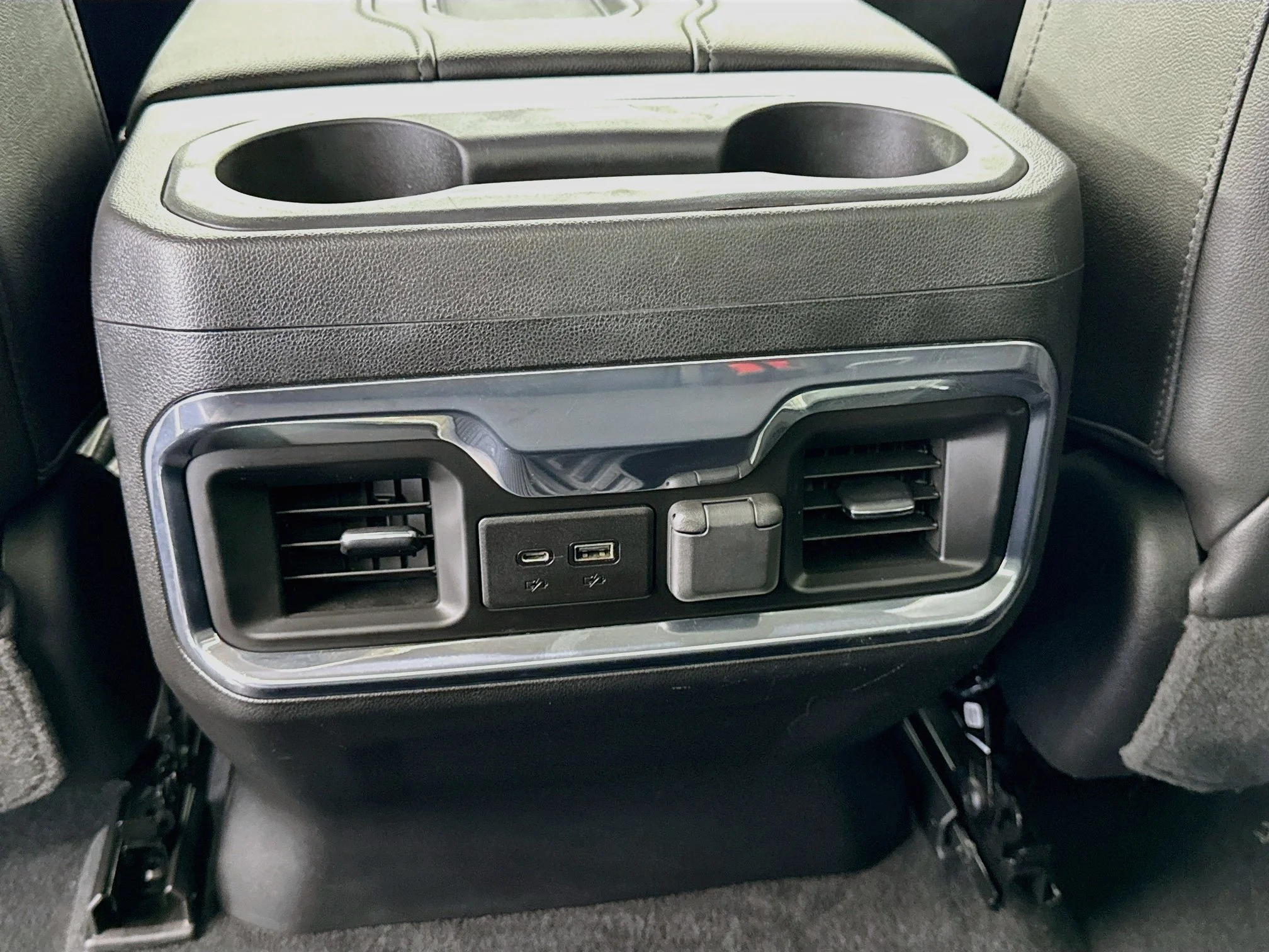 Used 2020 SUMMIT WHITE Chevrolet LTZ image 27