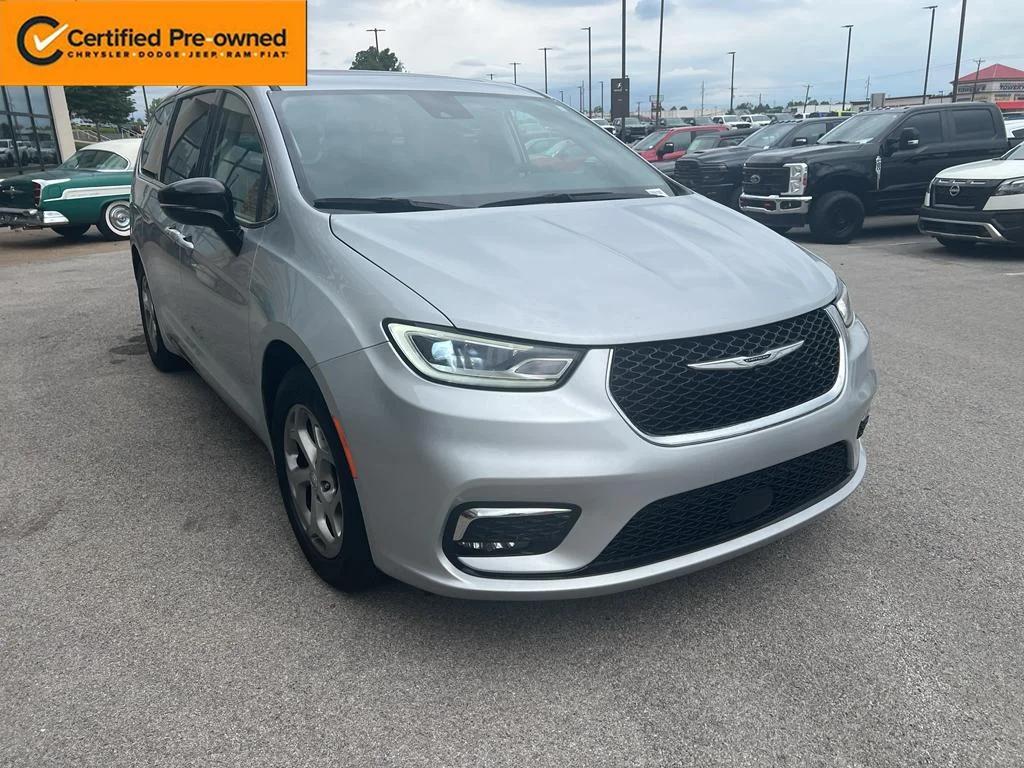2024 Chrysler Pacifica Limited's photo