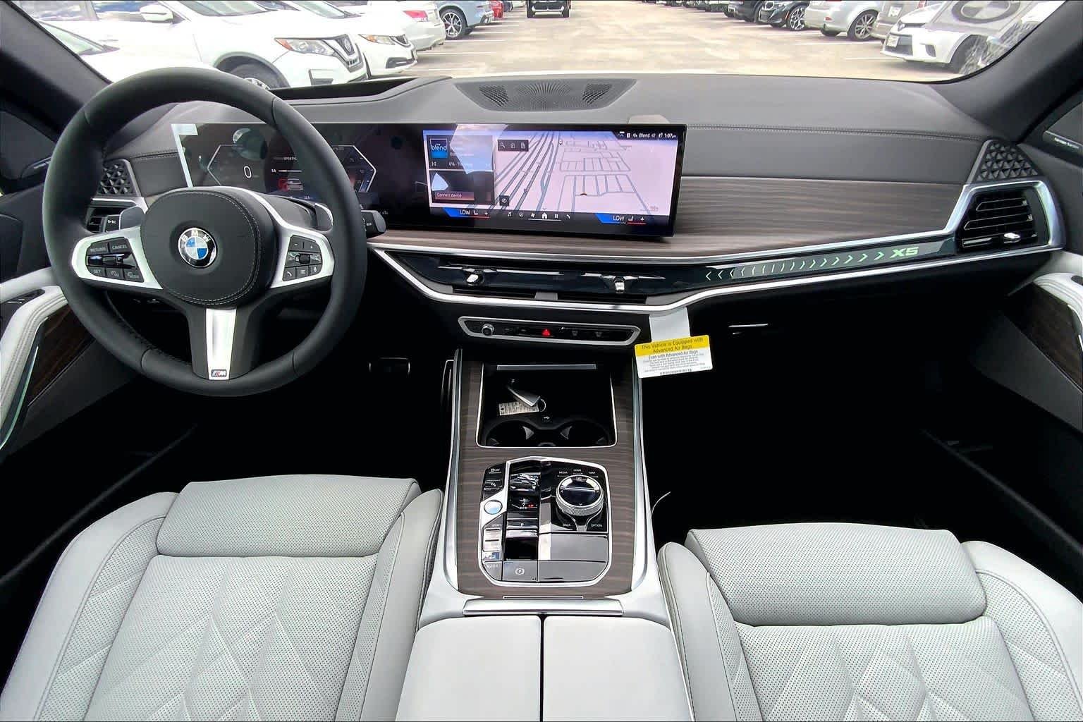 Used 2026 Mineral White Metallic BMW xDrive40i image 5