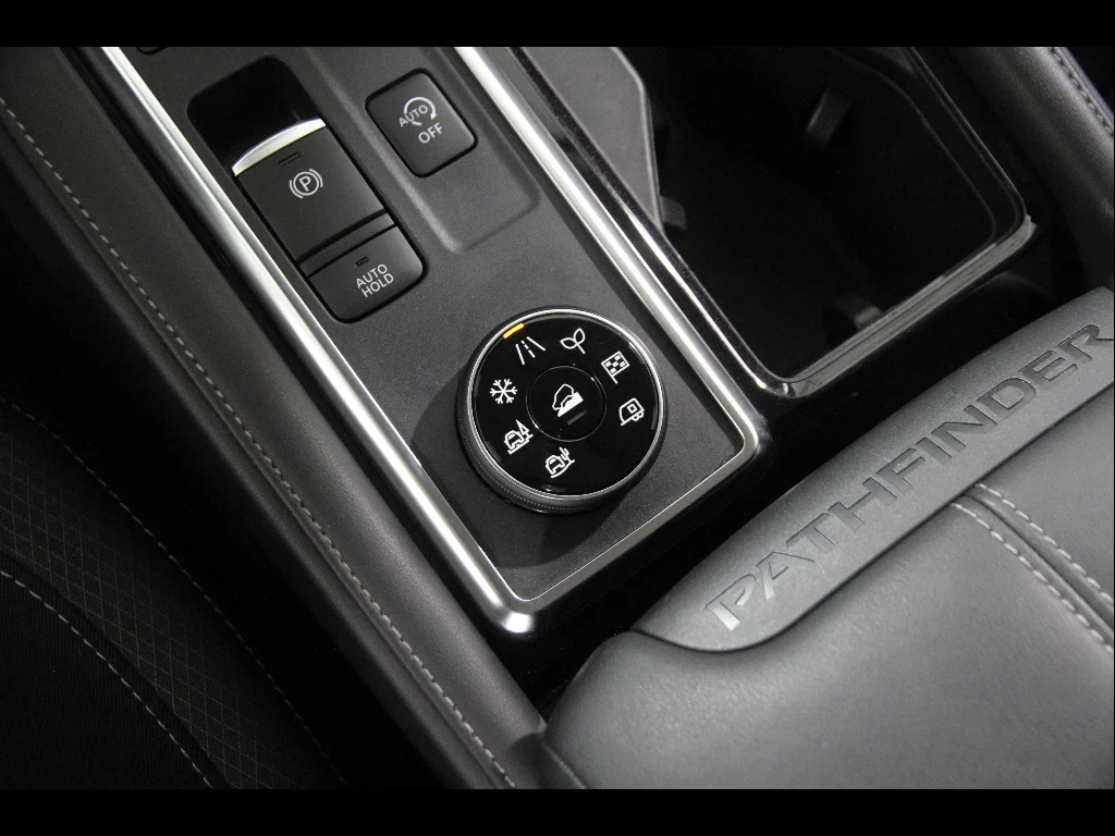 Used 2024 Brilliant Silver Metallic Nissan SV image 15