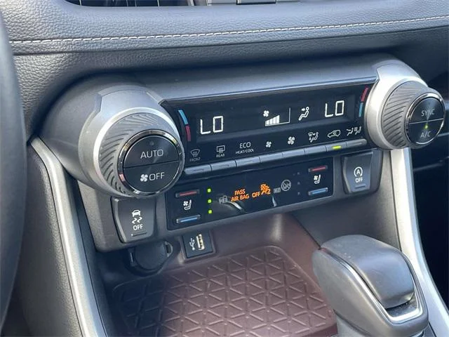 2025 Toyota RAV4 Limited - Photo 30