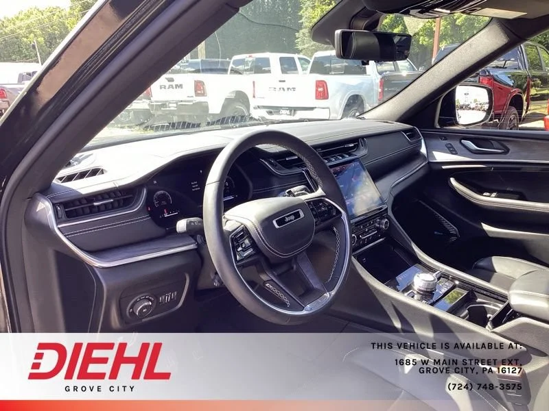 Used 2023  Jeep Overland image 22