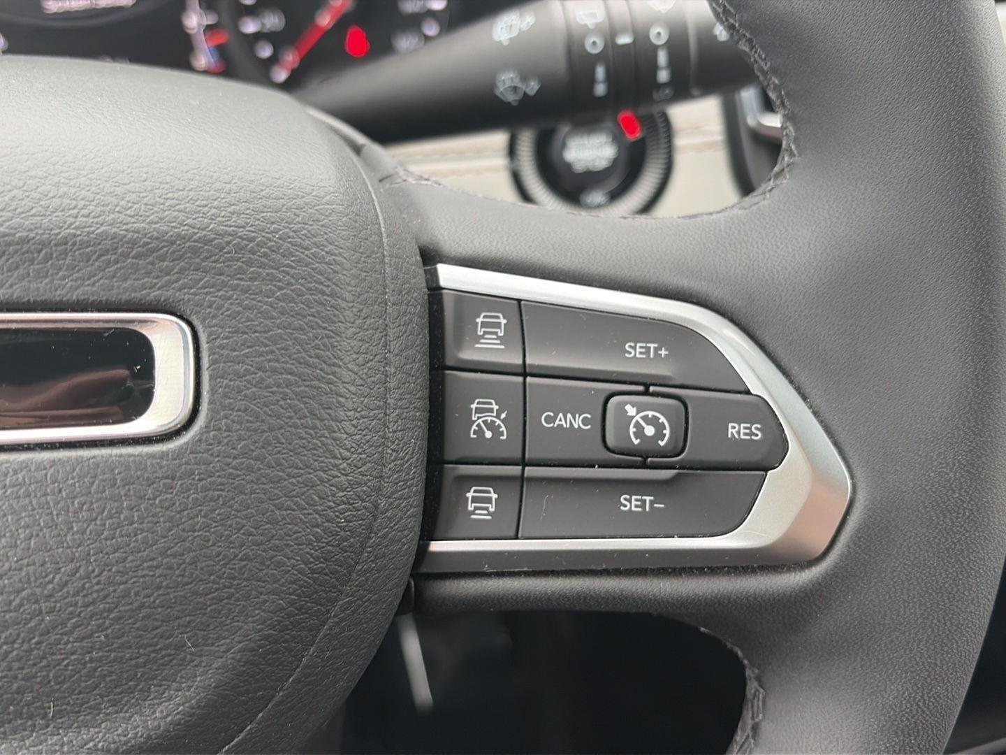 Used 2024 Hydro Blue Pearlcoat Jeep Limited image 20