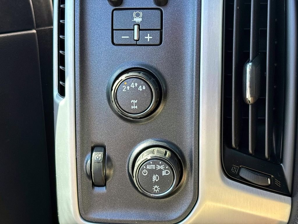 Used 2019 Silver GMC SLE image 26