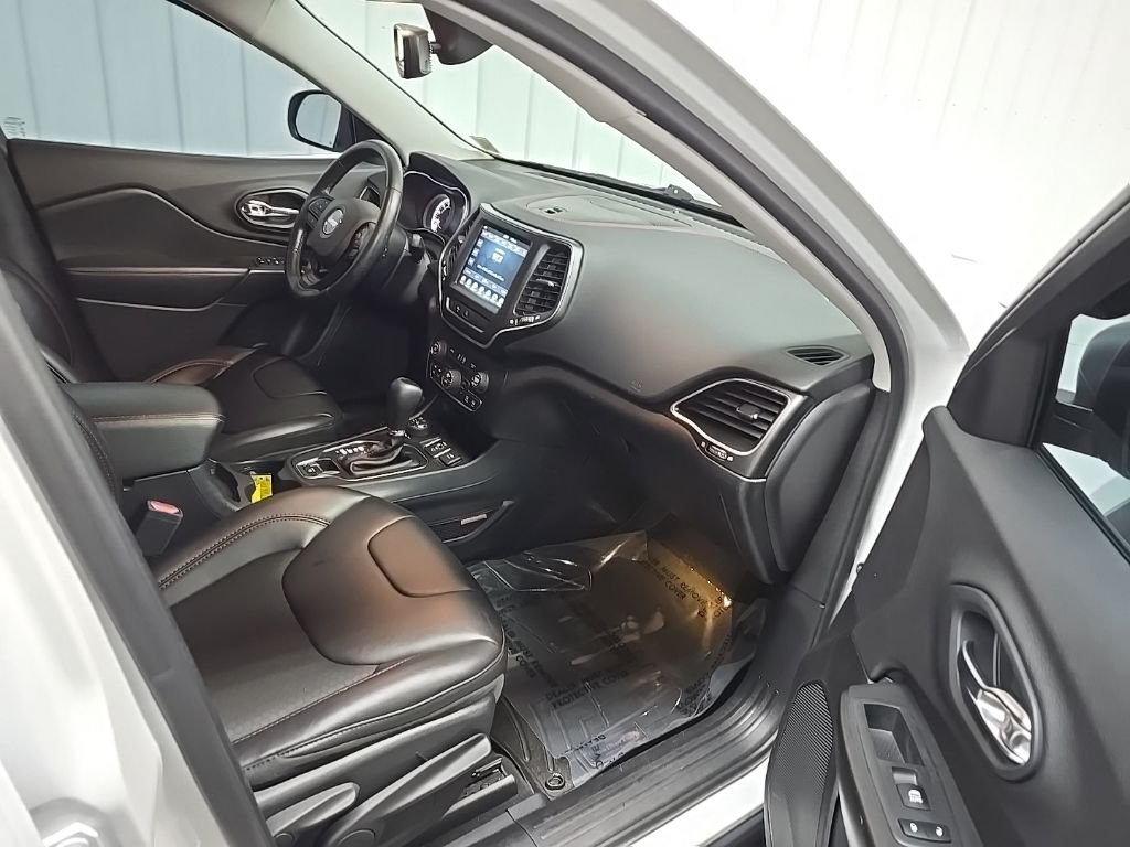 Used 2019 White Jeep Trailhawk image 19