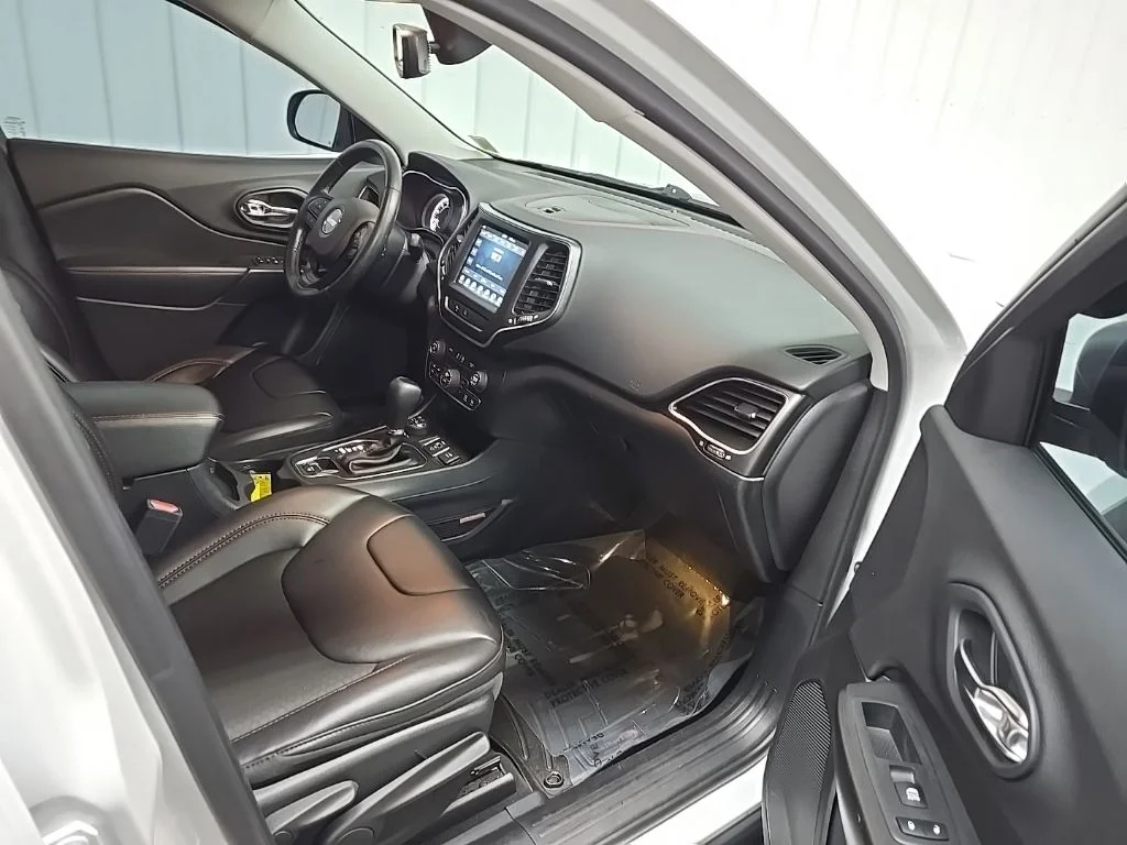 Used 2019 White Jeep Trailhawk image 19