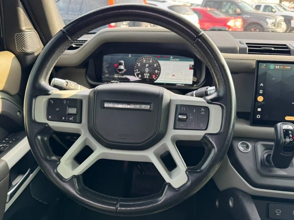 Used 2022 Green Land Rover X-Dynamic HSE image 14