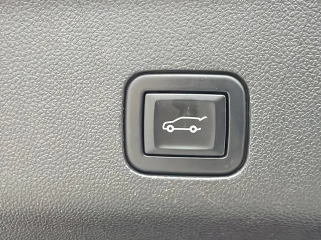 Used 2021 SUMMIT WHITE Chevrolet High Country image 19