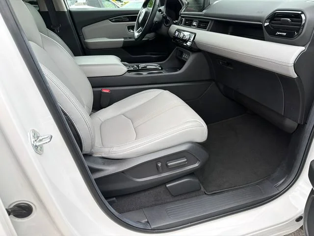 Used 2025 White Honda EX-L image 13