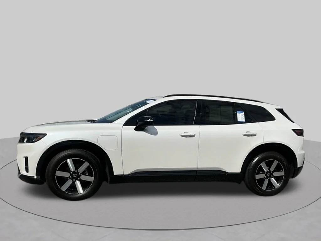 Used 2025  Honda Touring image 2