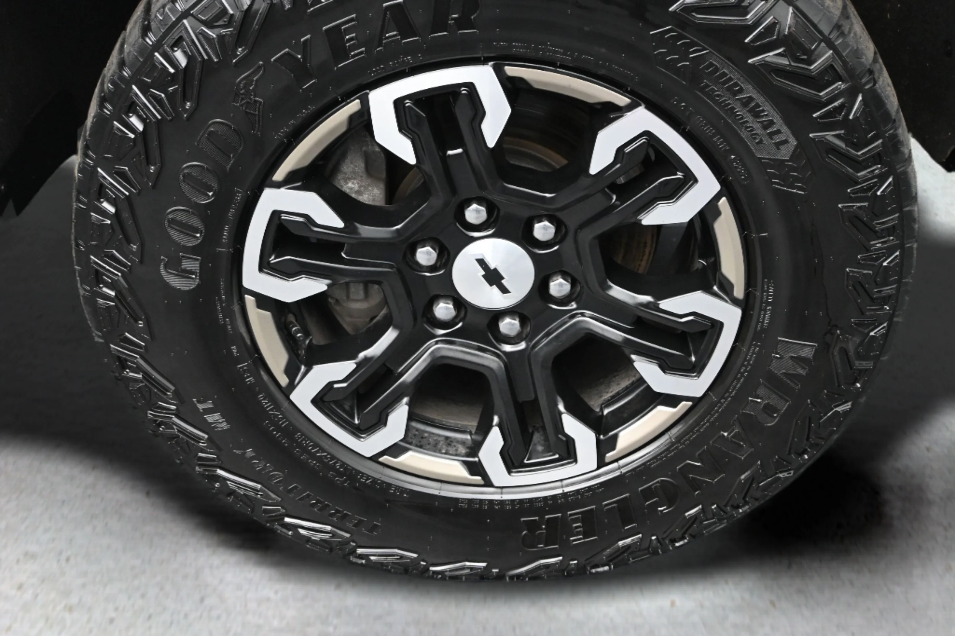 Used 2024 Summit White Chevrolet ZR2 image 26