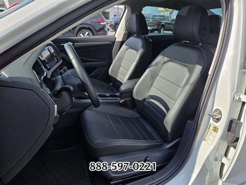 Used 2023 WHITE Volkswagen 1.5T SE image 9