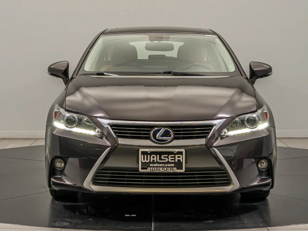 Used 2014 Pearl Lexus 200h image 2