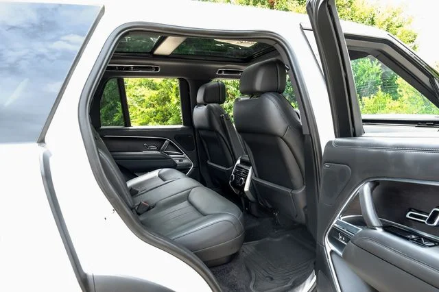 Used 2024 White Land Rover SE image 47