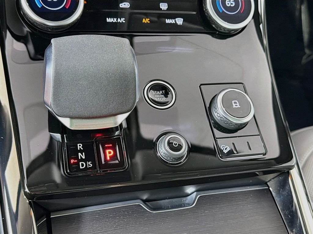 Used 2023 Portofino Blue Metallic Land Rover SE image 17