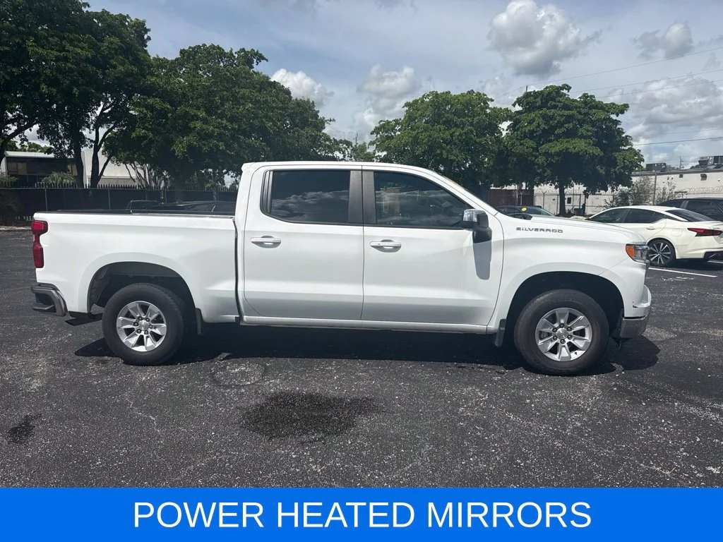 Used 2025 Summit White Chevrolet LT image 4