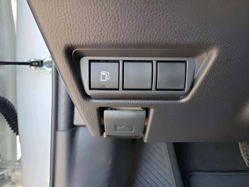 2026 Toyota Prius LE - Photo 32