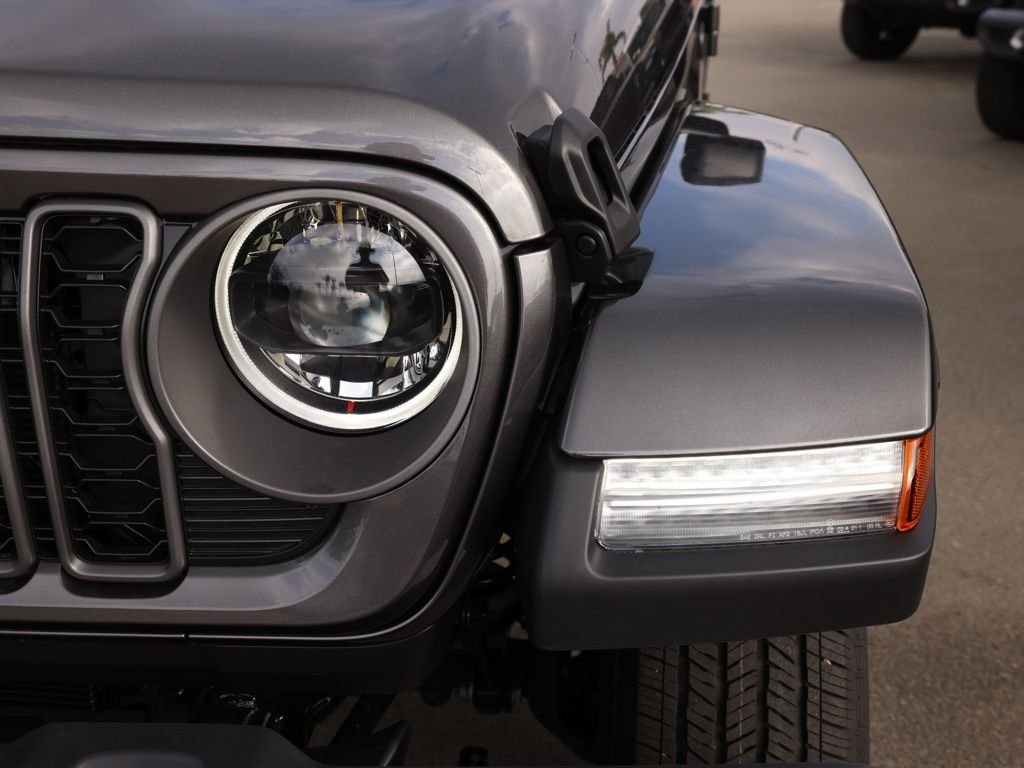 New 2026 Granite Crystal Metallic Clear-Coat Exterior Paint Jeep Sport S image 9