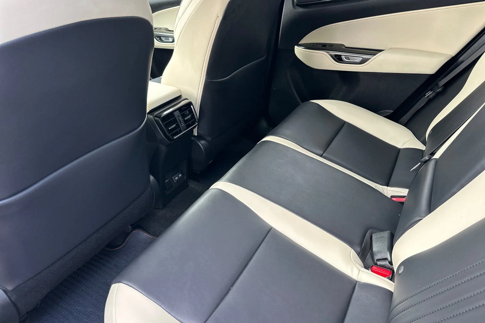Used 2024 Red Line Lexus 350h Premium image 9