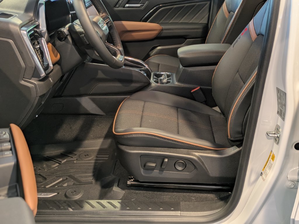 2026 GMC Canyon AT4 - Photo 31