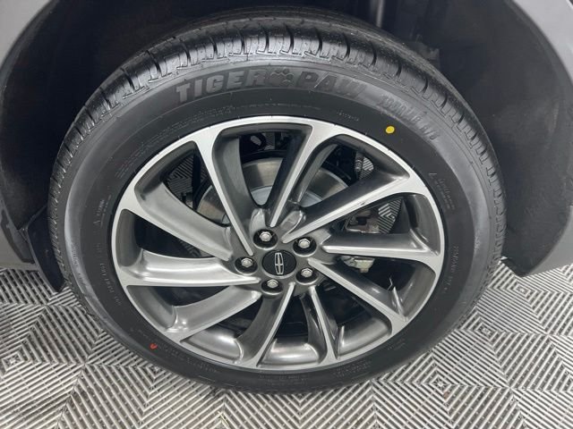 Used 2023 Infinite Black Metallic Lincoln Standard image 10