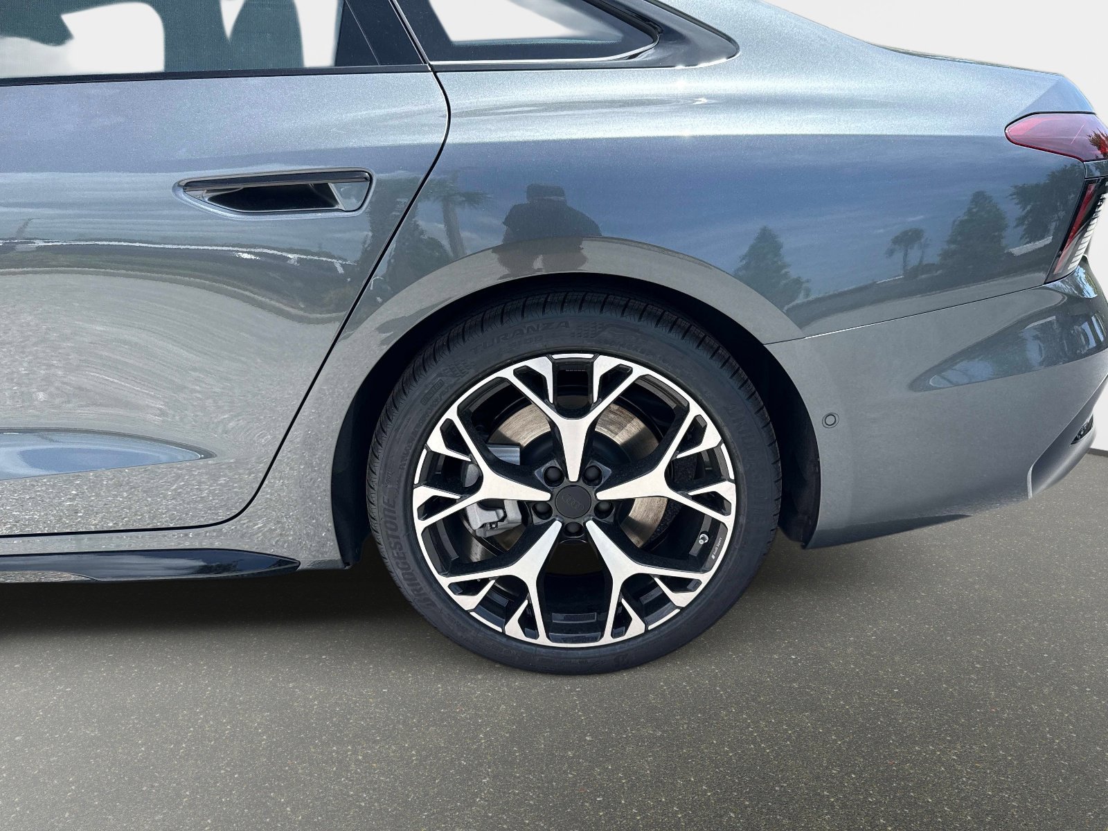 New 2026 Daytona Gray Pearl Effect Audi Prestige image 9