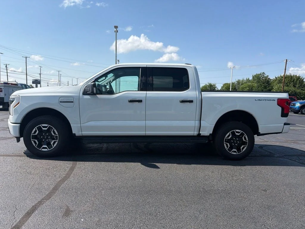 Used 2023 White Ford XLT image 7