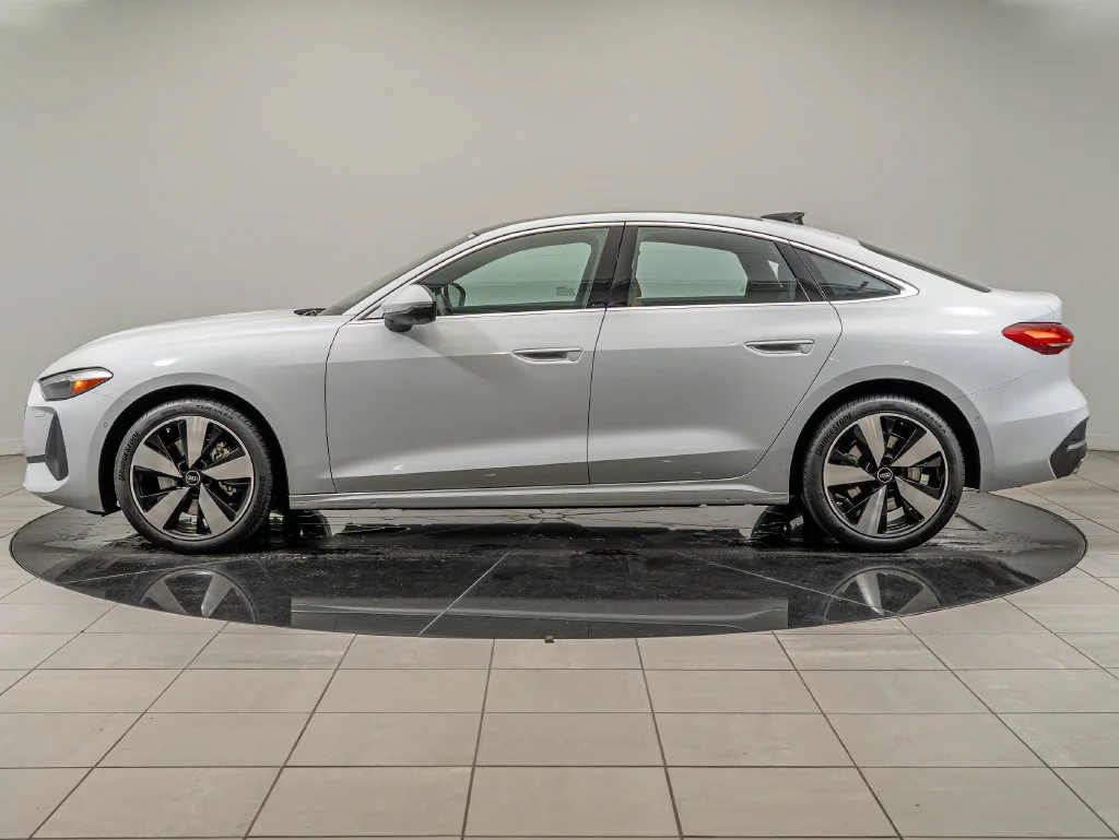 Used 2025 Glacier White Audi 2.0T Premium image 5
