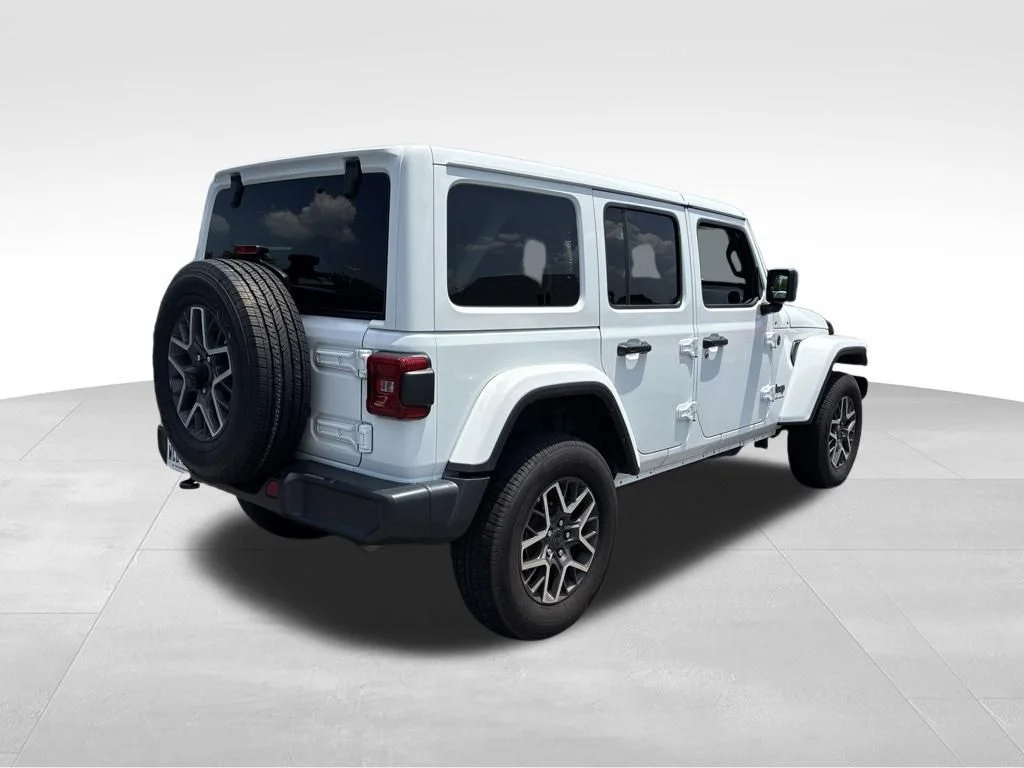 Used 2025 White Jeep Sahara image 5