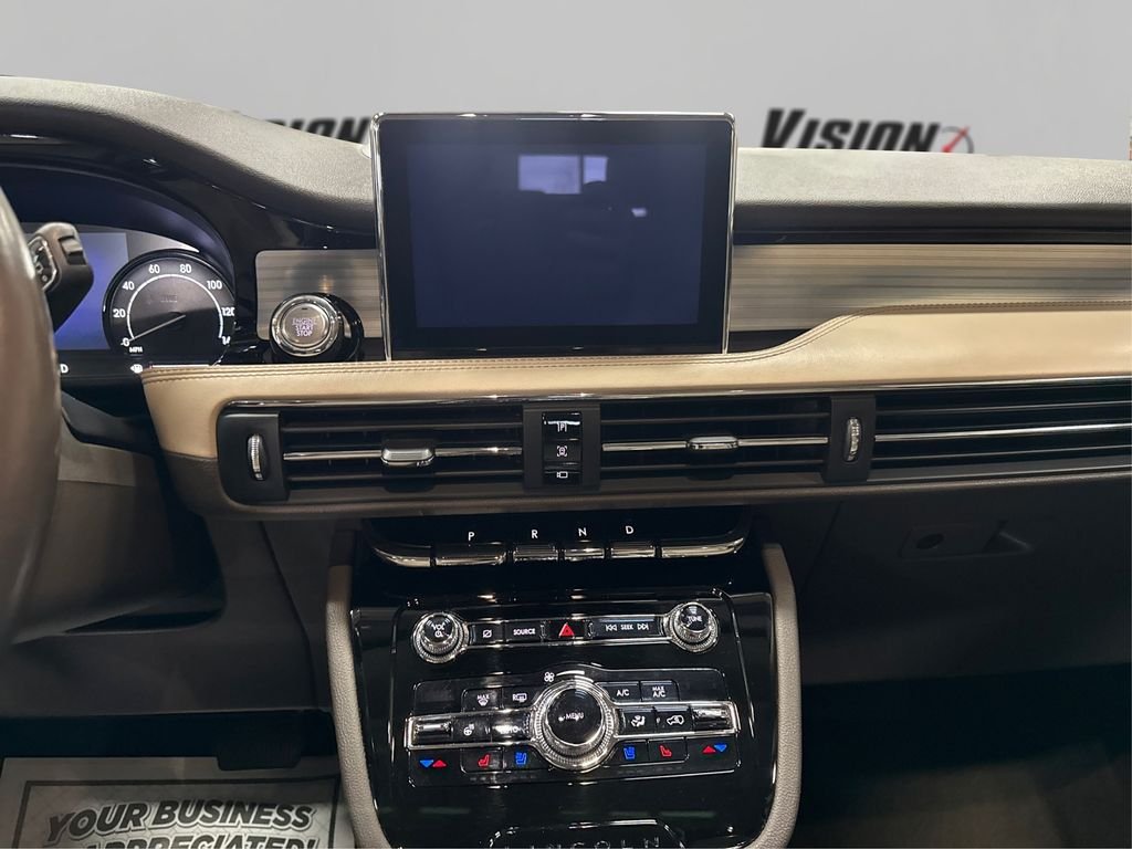 Used 2020 Silver Lincoln Standard image 17