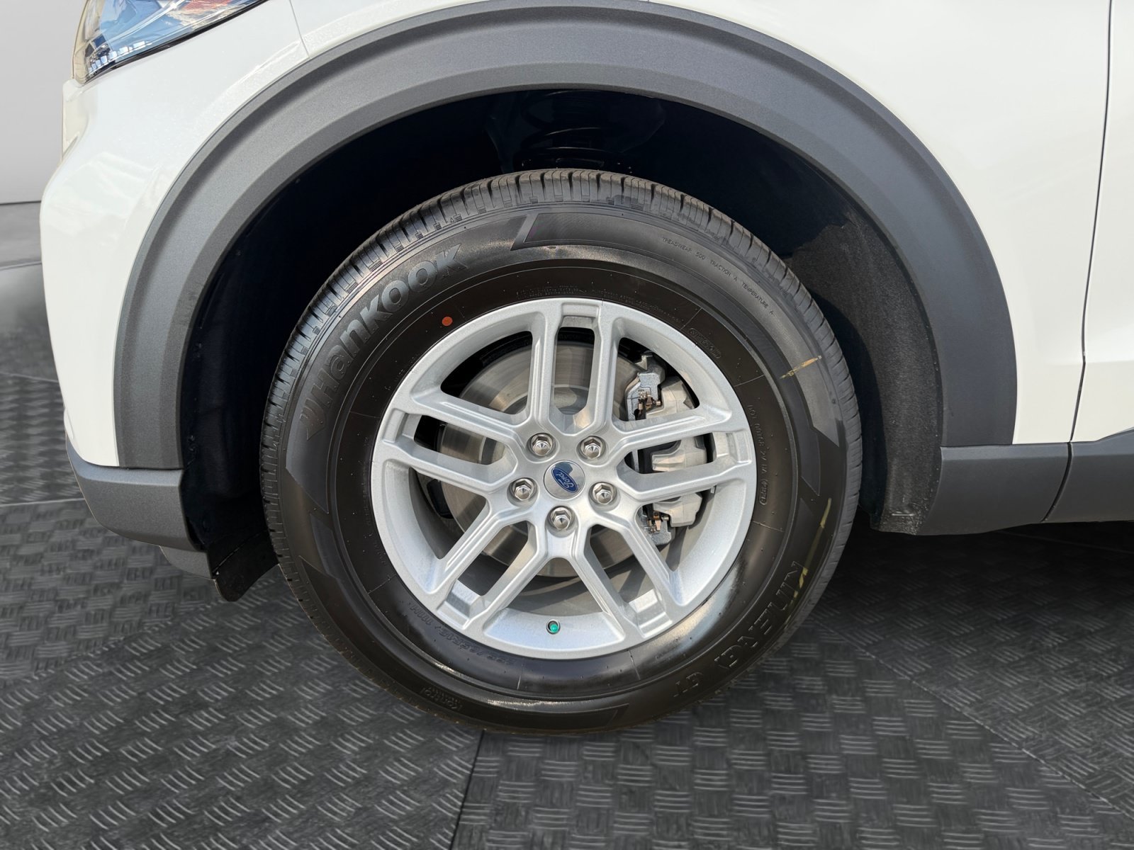 New 2027 Star White Metallic Tri-Coat Ford Active image 9