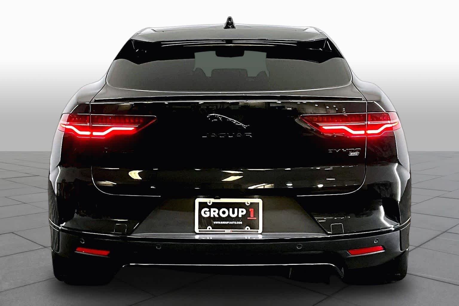 Used 2022 Santorini Black Metallic Jaguar HSE image 4
