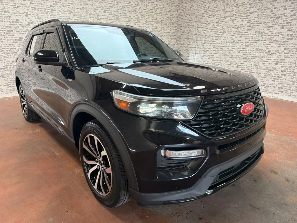 Used 2022 Agate Black Metallic Ford ST-Line image 9