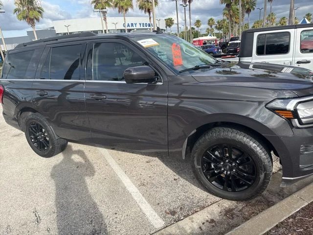 2023 Ford Expedition XLT's photo