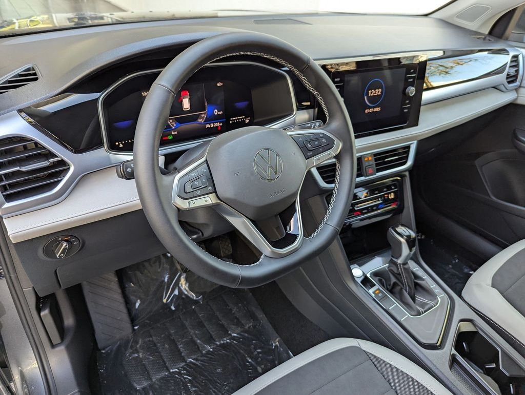 2025 Volkswagen Taos SE - Photo 9
