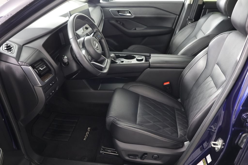 Used 2024 Deep Ocean Blue Nissan Platinum image 19