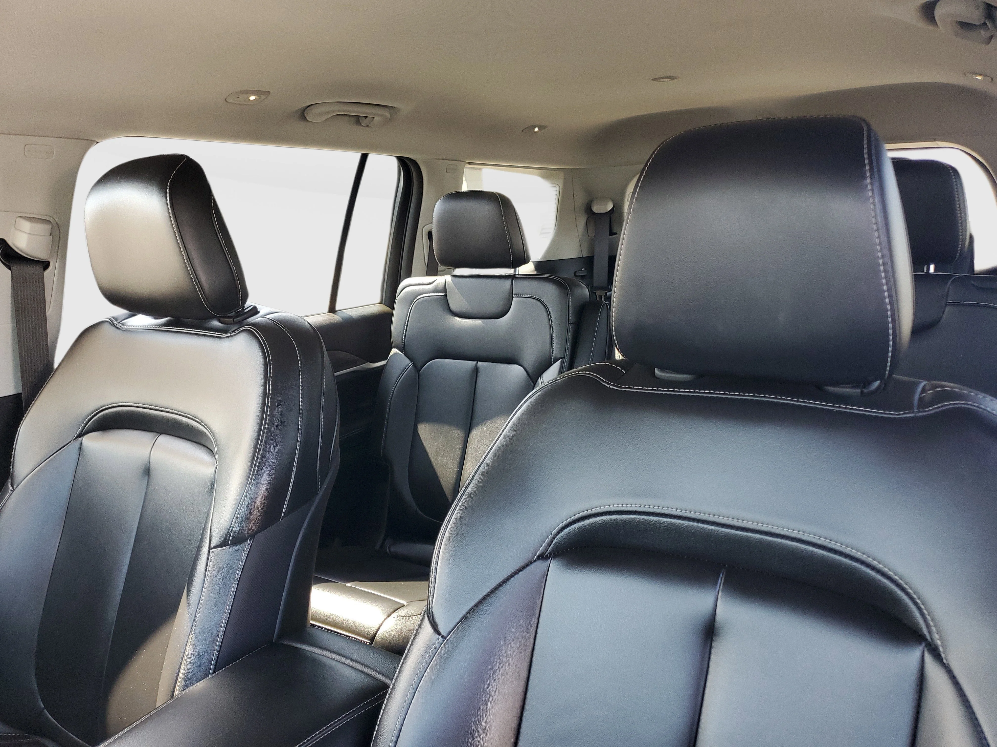 Used 2023 Black Jeep Limited image 9