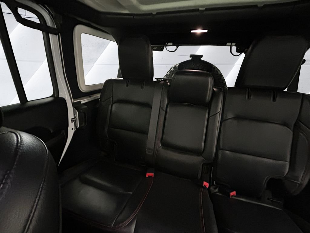 Used 2018 White Jeep Unlimited Rubicon image 18