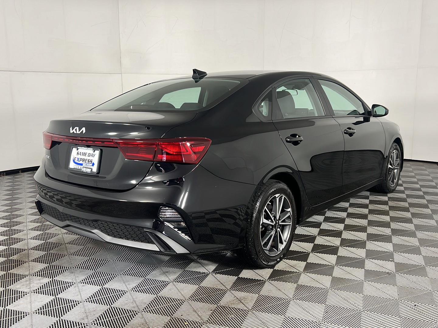Used 2023 Aurora Black Pearl Kia LXS image 26