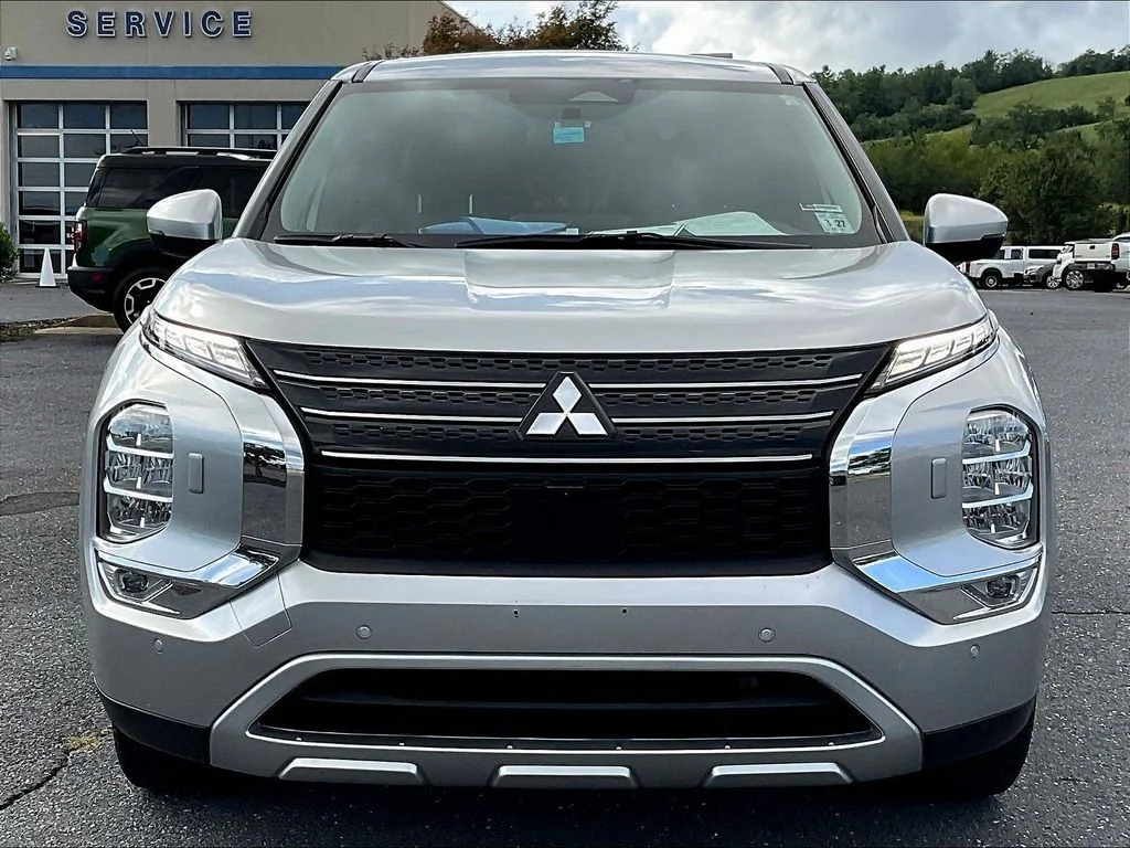 Certified Used 2022 Alloy Silver Metallic Mitsubishi  image 11