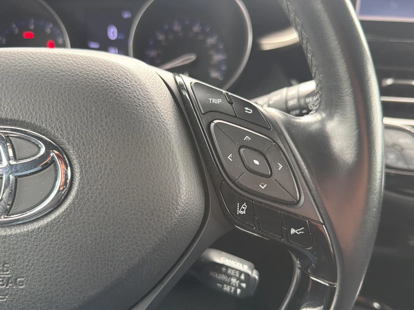 Used 2019 Silver Knockout Metallic Toyota XLE image 11