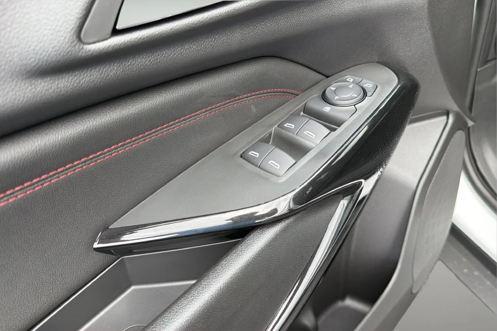 New 2026 Summit White Chevrolet 2RS image 16