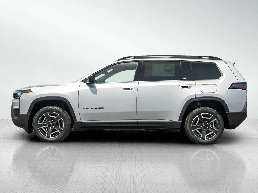 New 2026 Silver Zynith Clearcoat Jeep Limited image 4