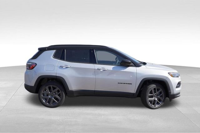 New 2026 Silver Zynith Metallic Clearcoat Jeep Limited image 2