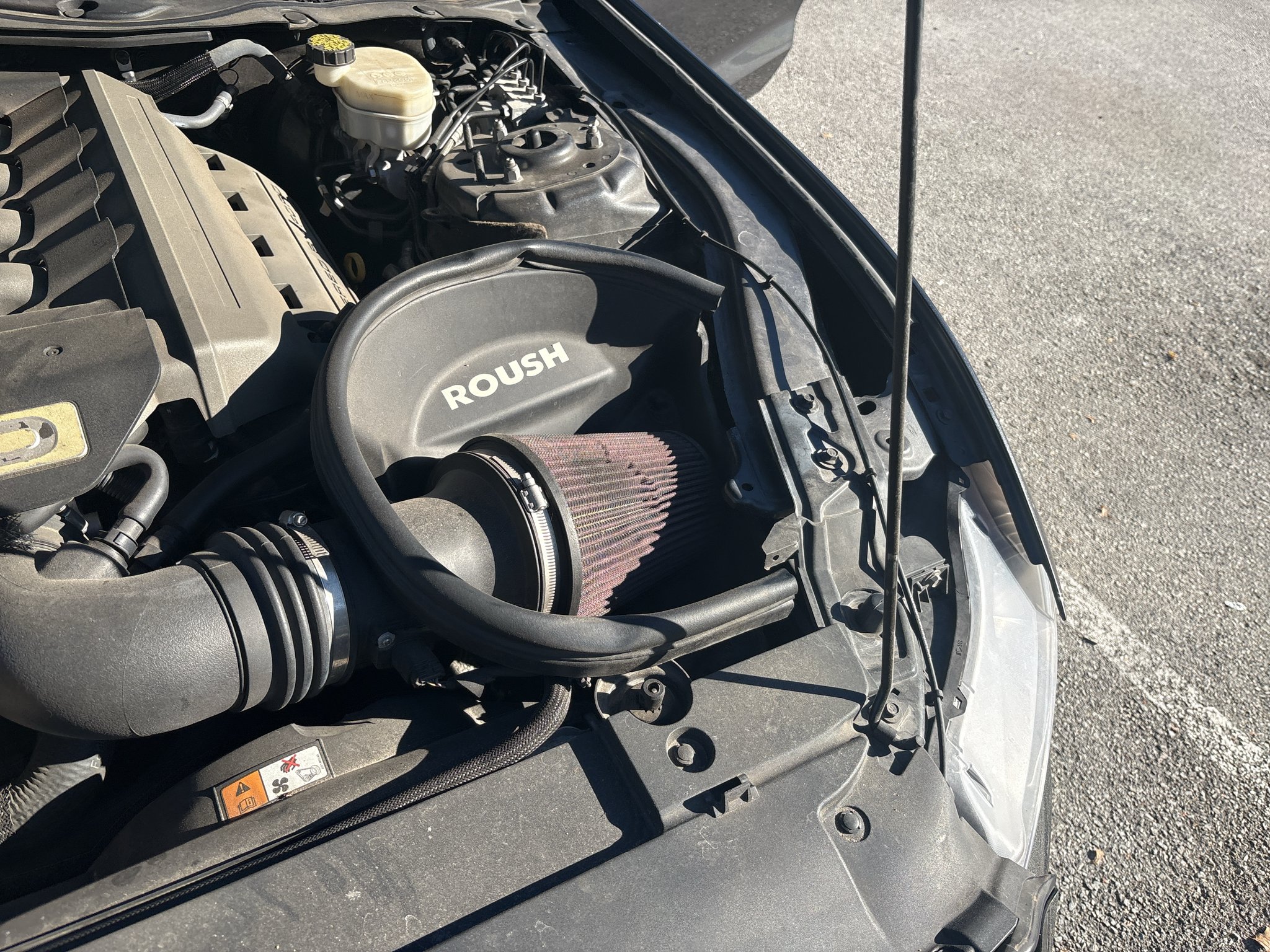 Used 2017 Magnetic Metallic Ford GT image 4